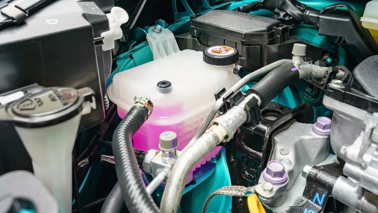 Jak działa chłodnica w samochodzie i dlaczego jest tak ważna?
